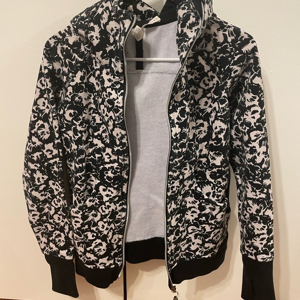 Lululemon zip up sweatshirT, size 6